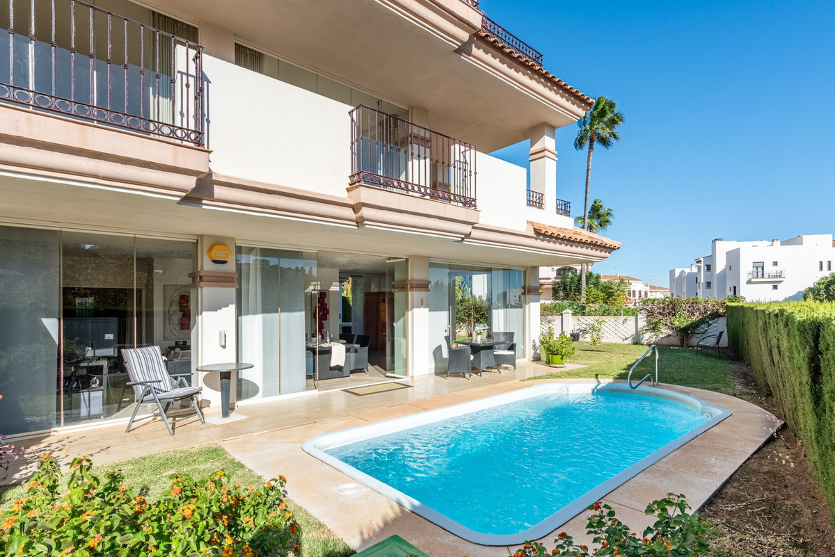 3 bedroom Apartments for sale in La Cala de Mijas – R5236507