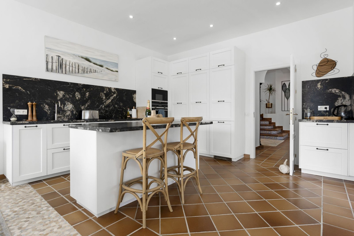 5 bedroom Villas for sale in Las Chapas – R5249194 5 bedroom Villas for sale in Las Chapas – R5249194