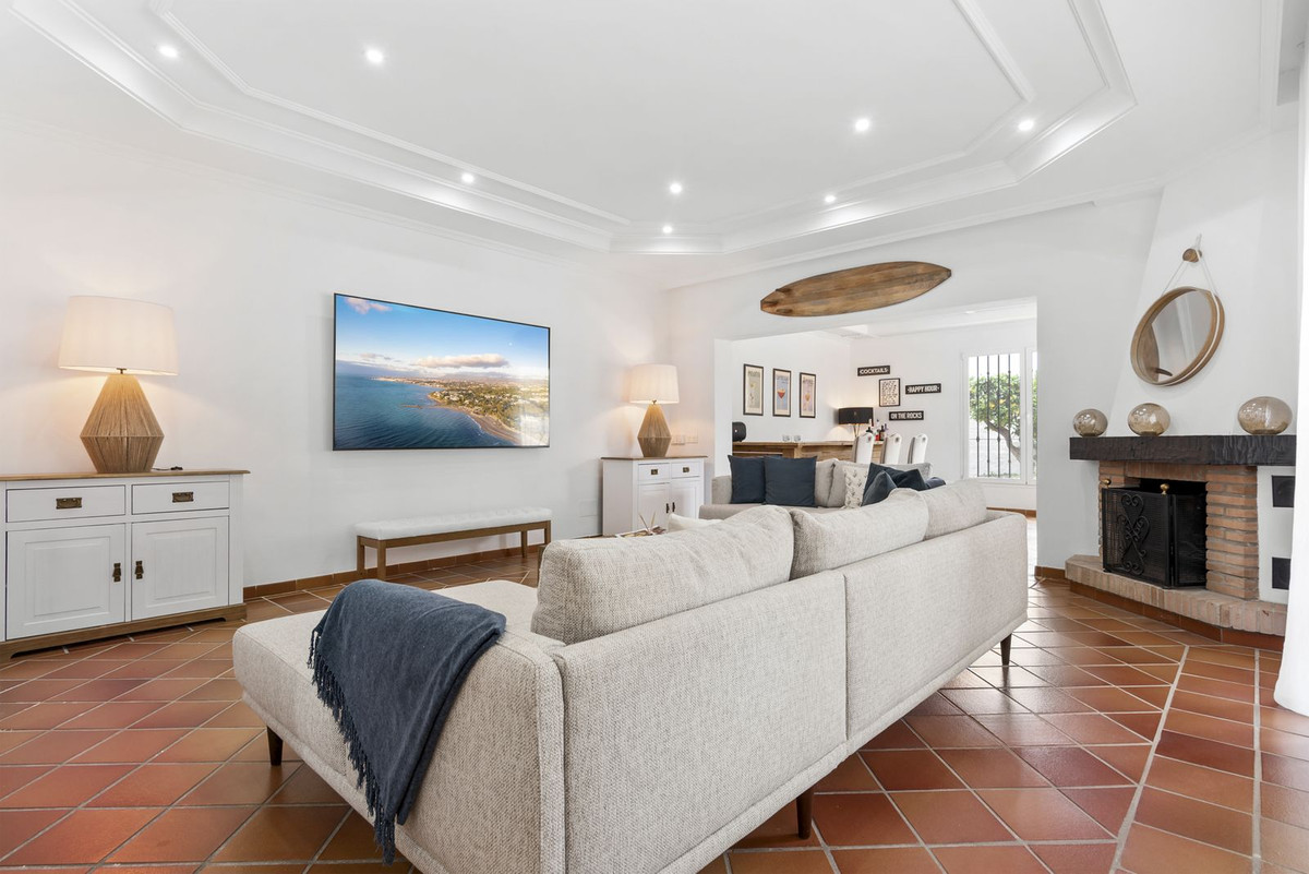 5 bedroom Villas for sale in Las Chapas – R5249194 5 bedroom Villas for sale in Las Chapas – R5249194