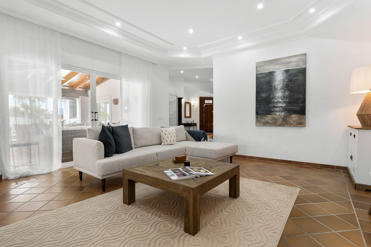 5 bedroom Villas for sale in Las Chapas – R5249194 5 bedroom Villas for sale in Las Chapas – R5249194