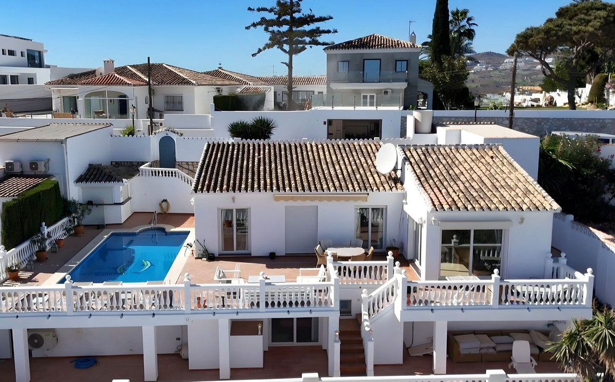 4 bedroom Villas for sale in La Cala de Mijas – R5055706 4 bedroom Villas for sale in La Cala de Mijas – R5055706