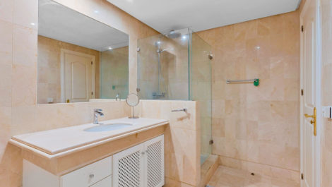 3 bedroom Apartments for sale in Sierra Blanca – R5253202