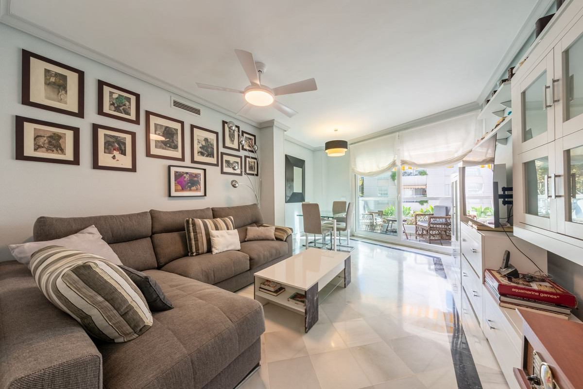 2 bedroom Apartments for sale in Marbella – R5250157