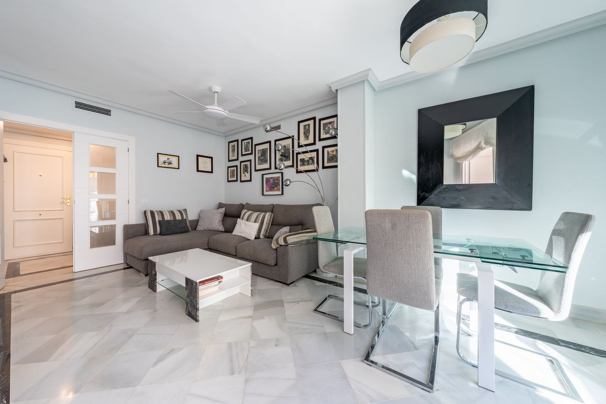 2 bedroom Apartments for sale in Marbella – R5250157