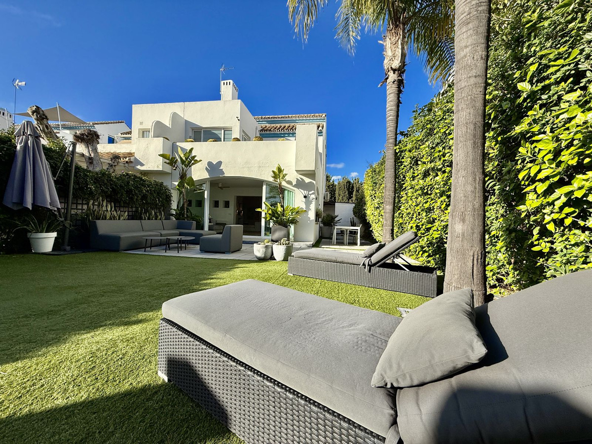 4 bedroom Semi-detached for sale in Guadalmina Baja – R5169469 4 bedroom Semi-detached for sale in Guadalmina Baja – R5169469