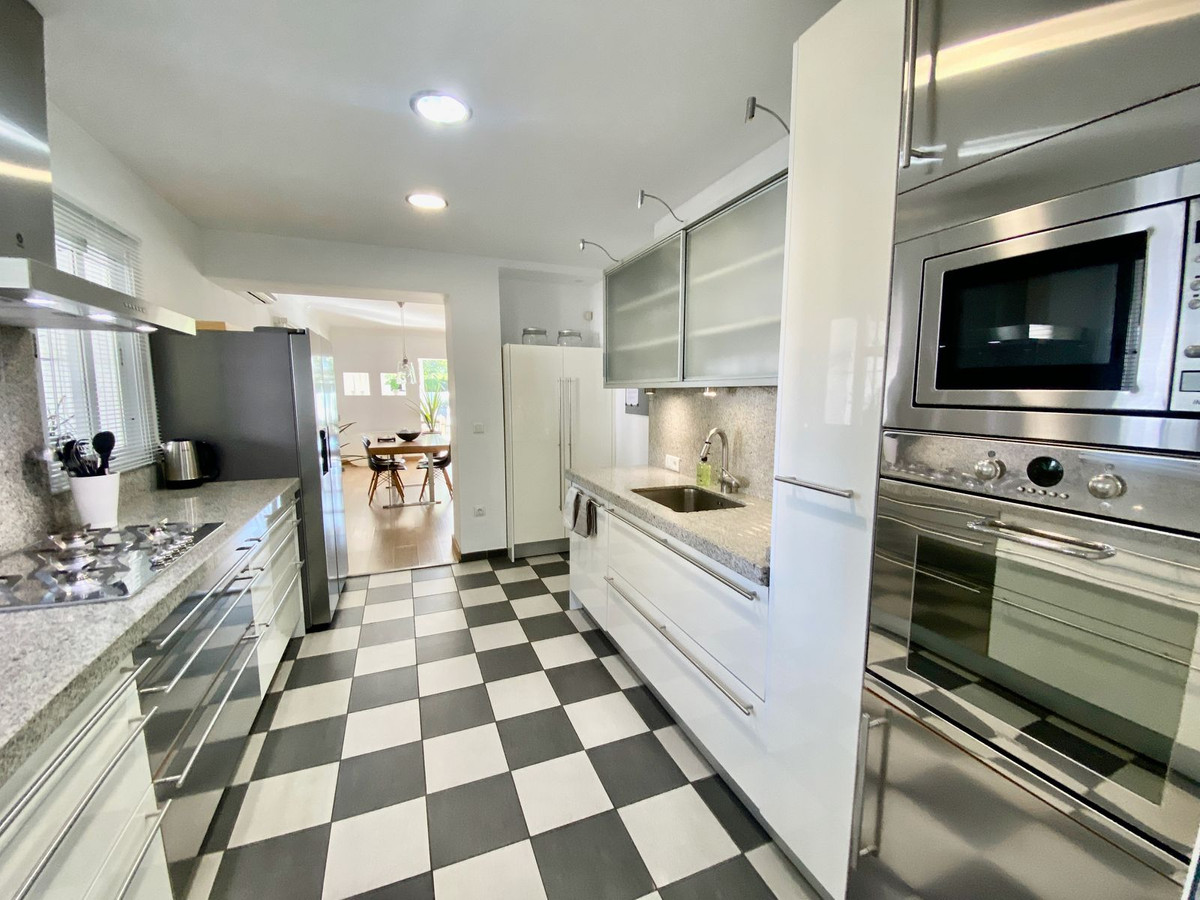 4 bedroom Semi-detached for sale in Guadalmina Baja – R5169469 4 bedroom Semi-detached for sale in Guadalmina Baja – R5169469