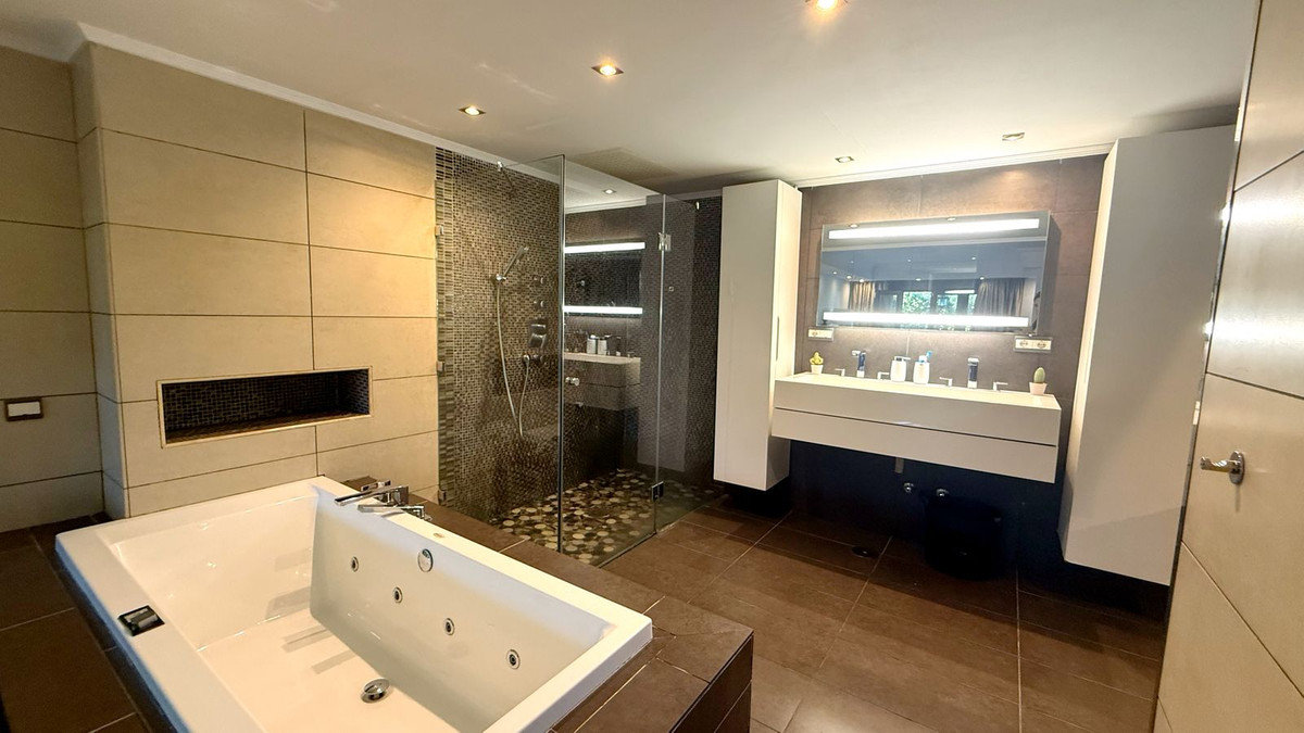 3 bedroom Villas for sale in Milla de Oro – R5233807