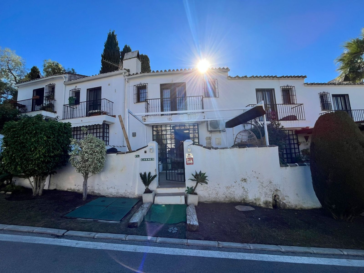 Adosados de 2 dormitorios en venta en Marbella – R5232262