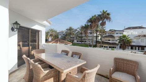 Apartamentos de 3 dormitorios en venta en Elviria – R5249971