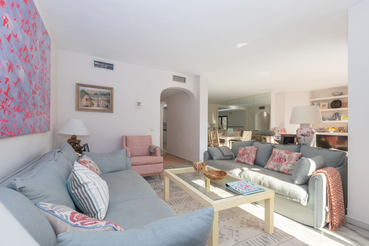 Apartamentos de 3 dormitorios en venta en Elviria – R5249971