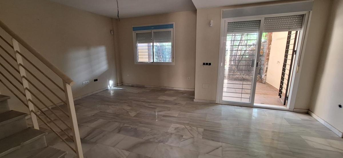 3 bedroom Townhouses for sale in Calahonda – R5255527