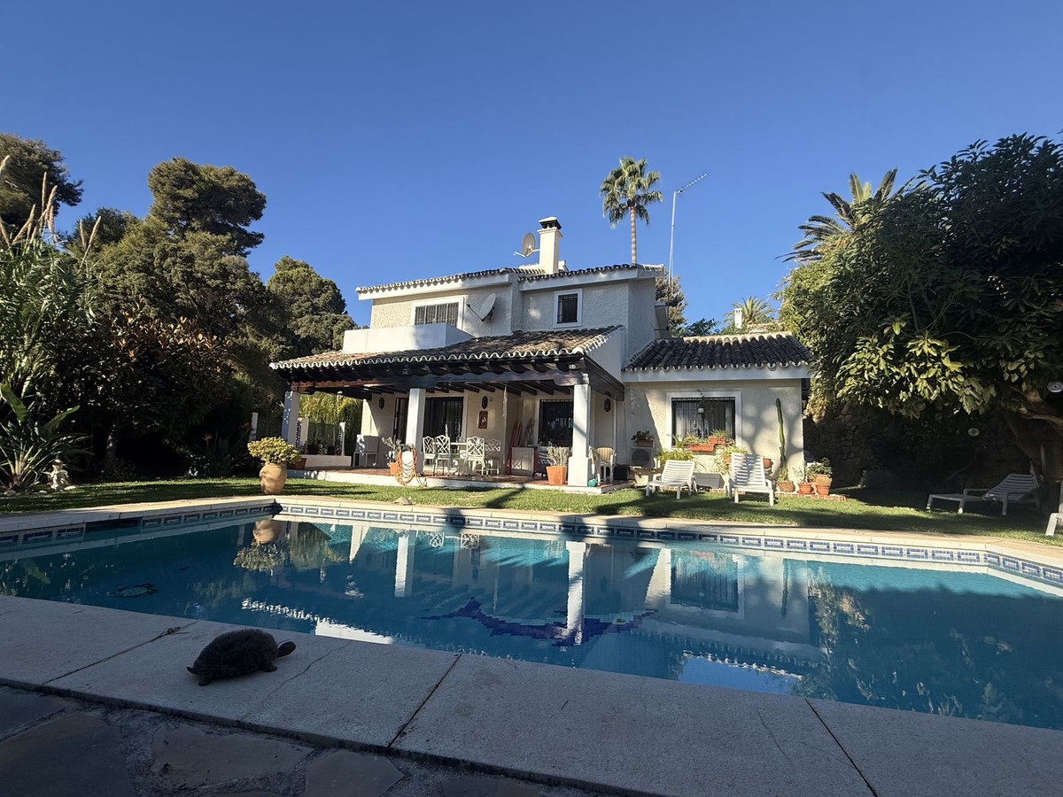 4 bedroom Villas for sale in Calahonda – R5233762