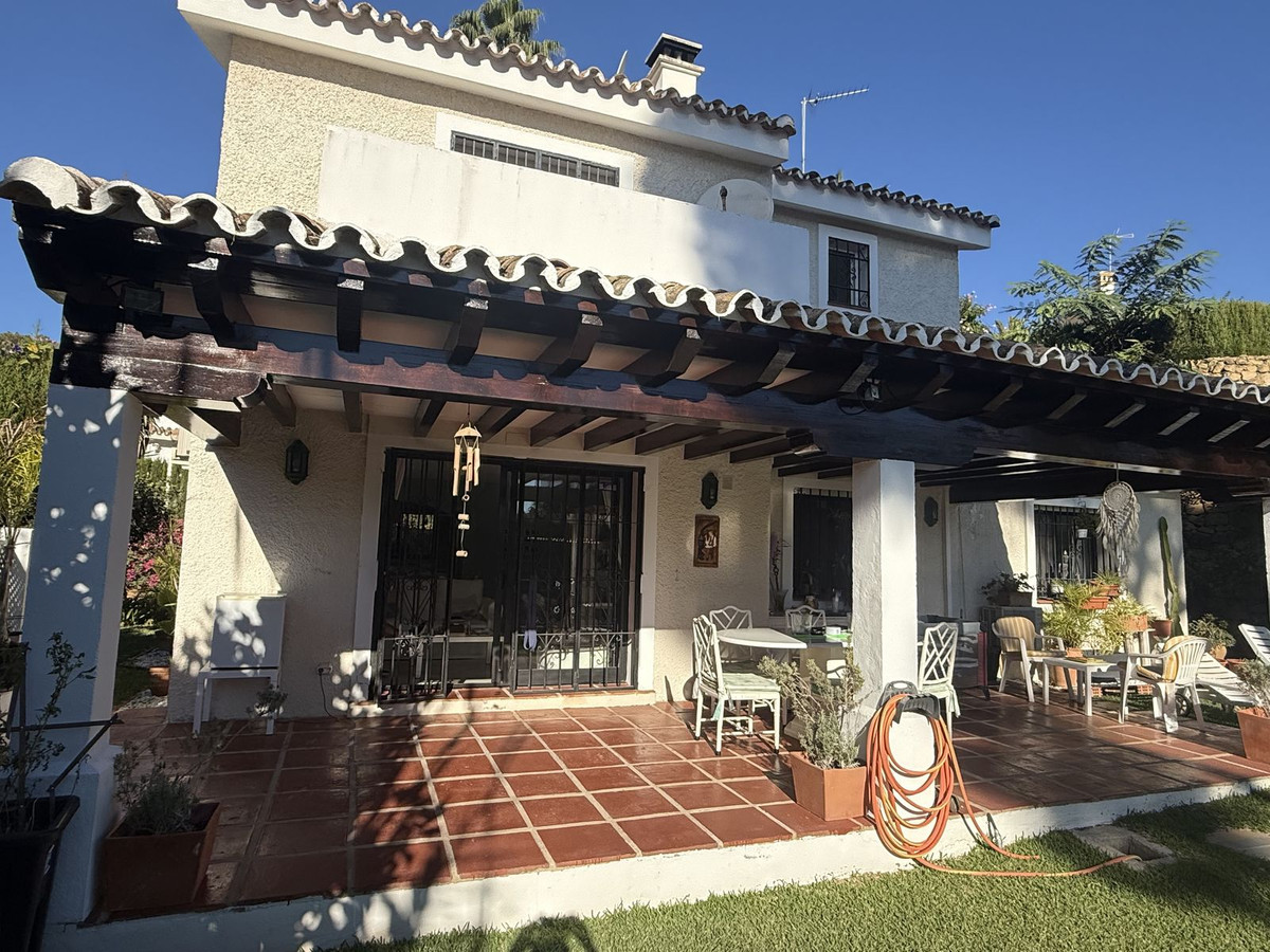 4 bedroom Villas for sale in Calahonda – R5233762