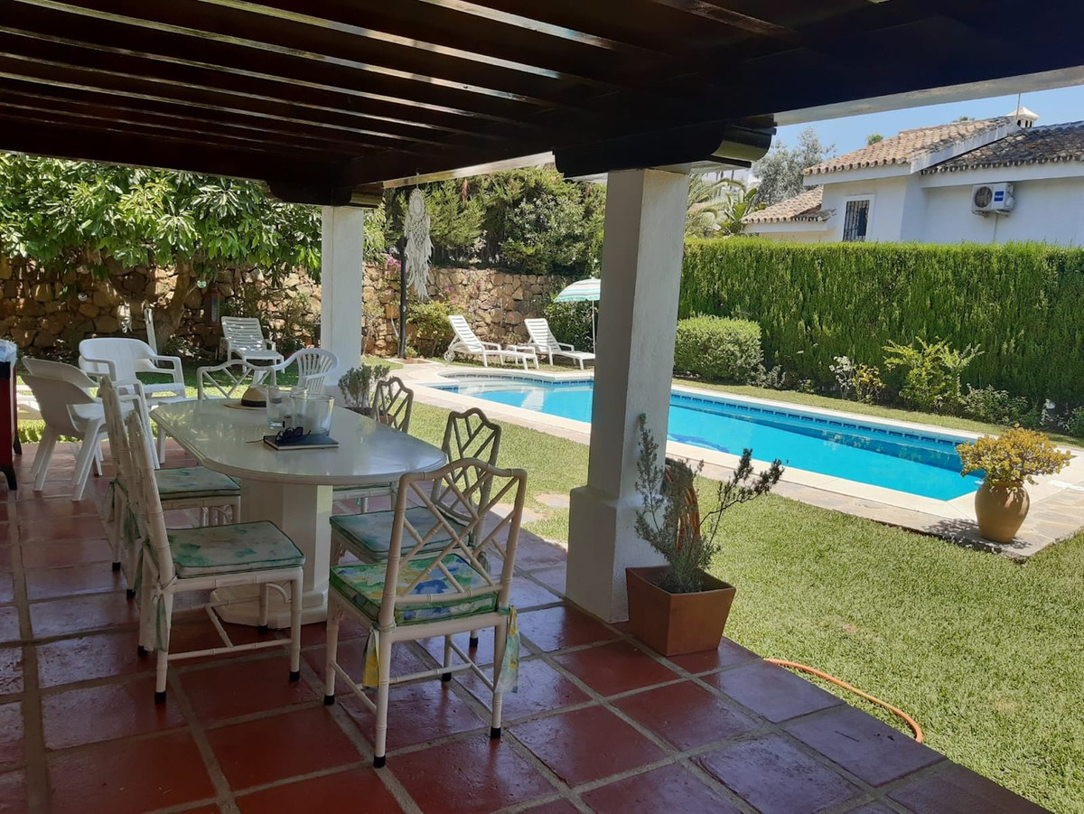 4 bedroom Villas for sale in Calahonda – R5233762