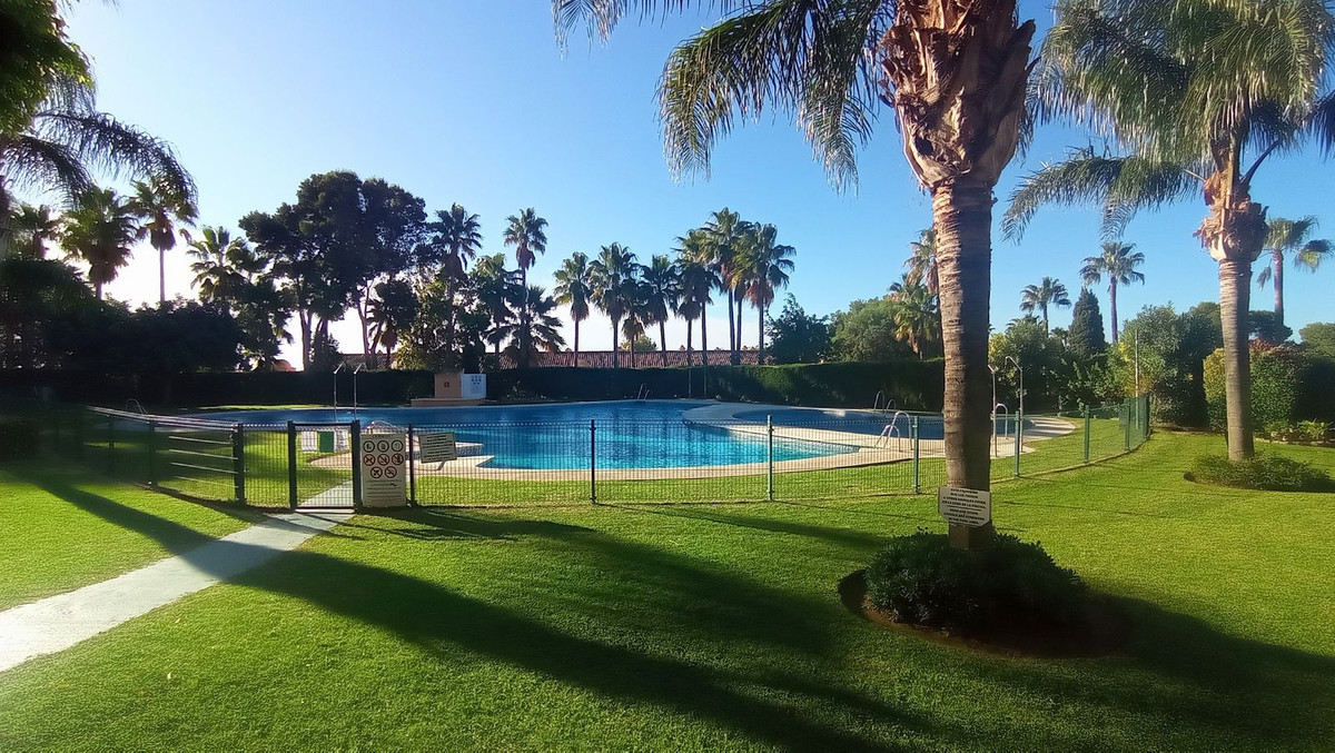 Apartamentos de 3 dormitorios en venta en Calahonda – R5234668