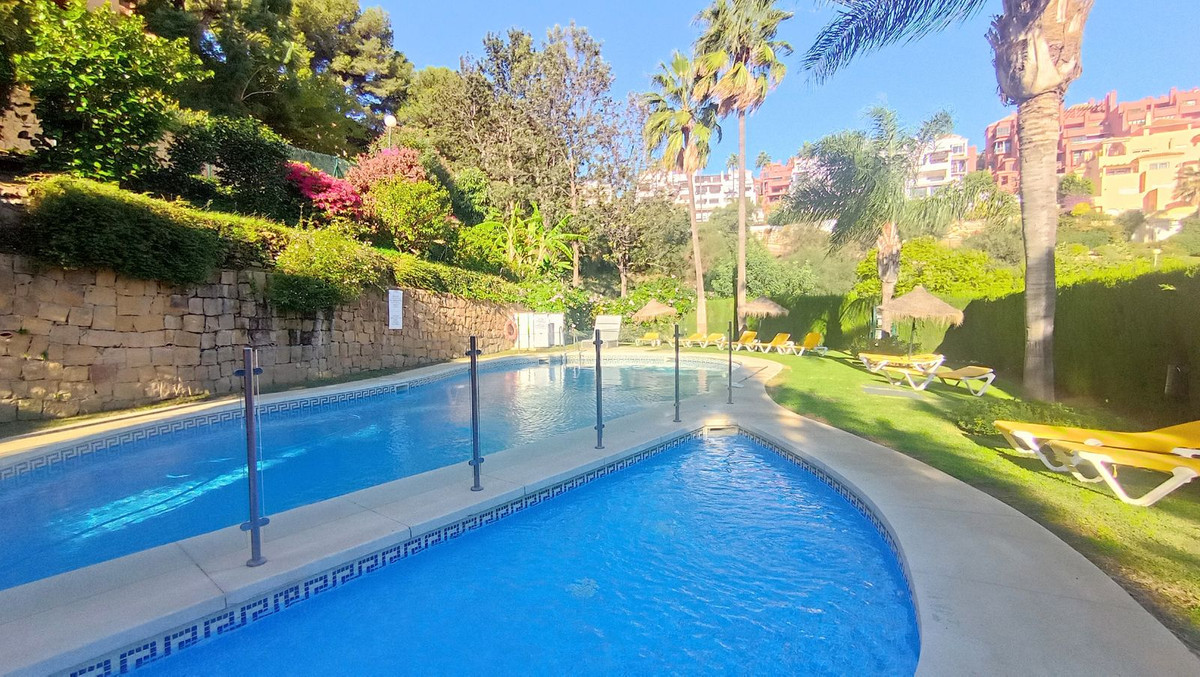 Apartamentos de 3 dormitorios en venta en Calahonda – R5234668