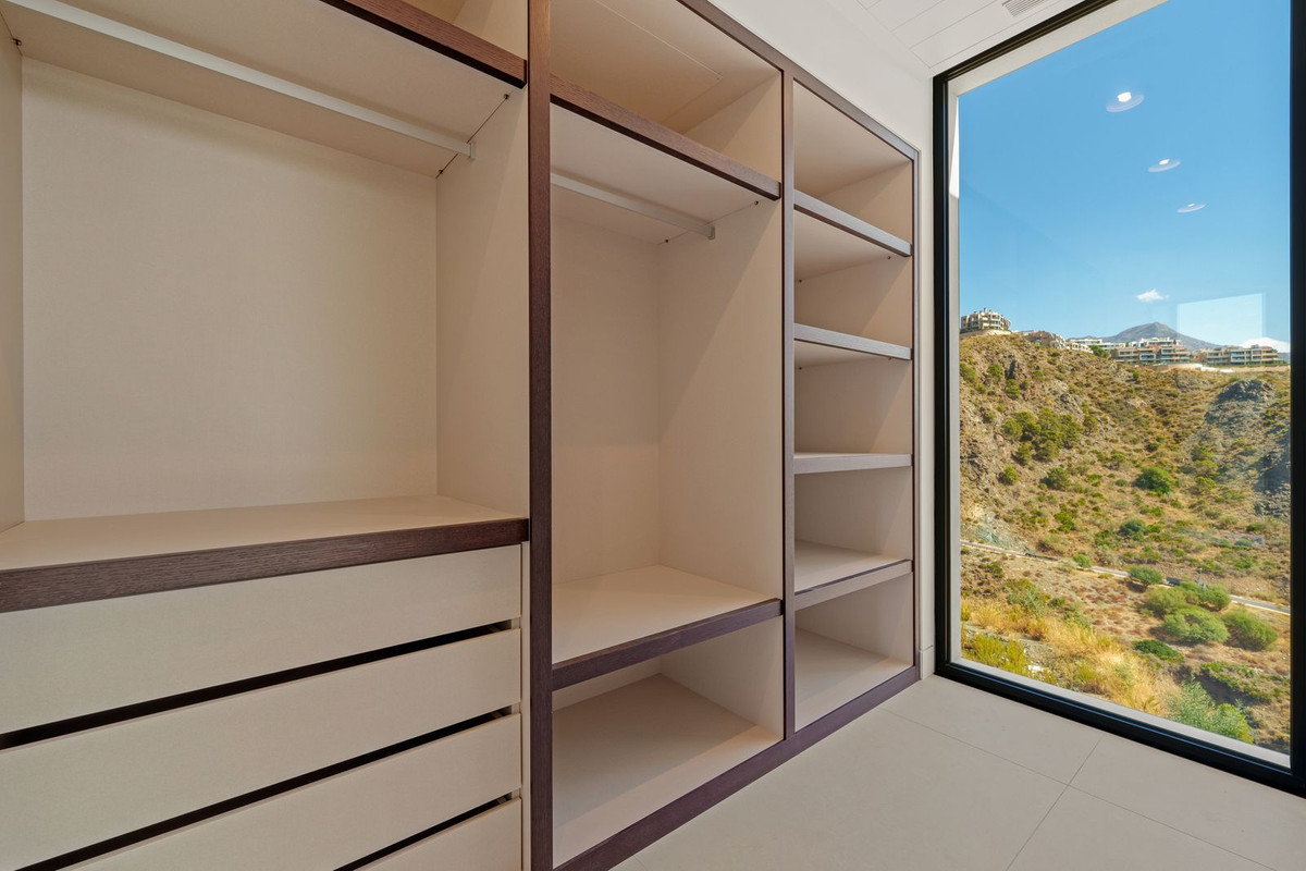 6 bedroom Villas for sale in La Quinta – R5210293