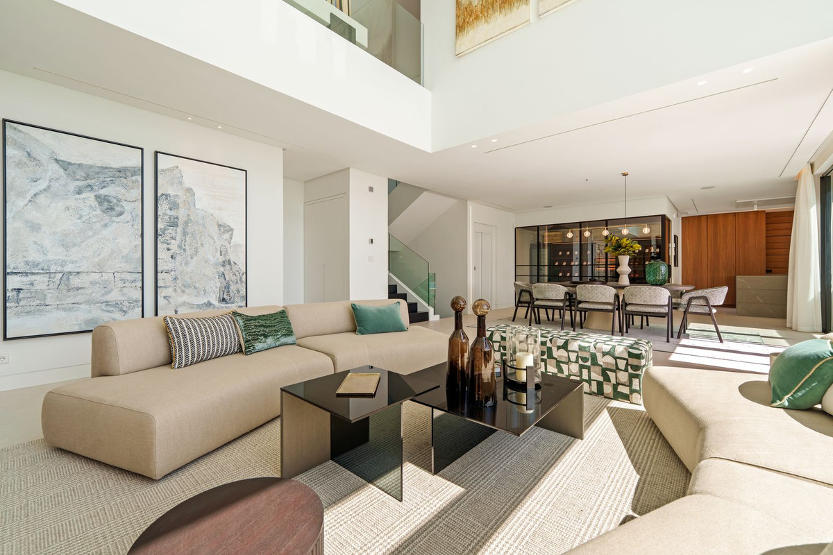 6 bedroom Villas for sale in La Quinta – R5210293