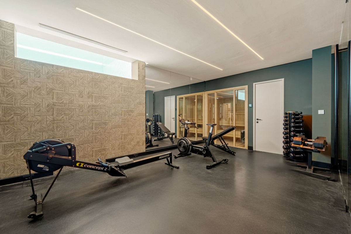 6 bedroom Villas for sale in La Quinta – R5210293