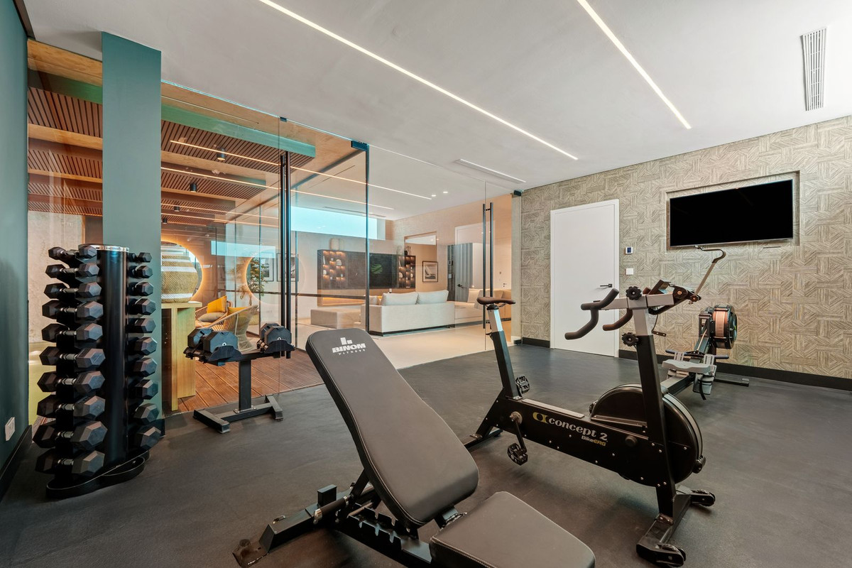 6 bedroom Villas for sale in La Quinta – R5210293