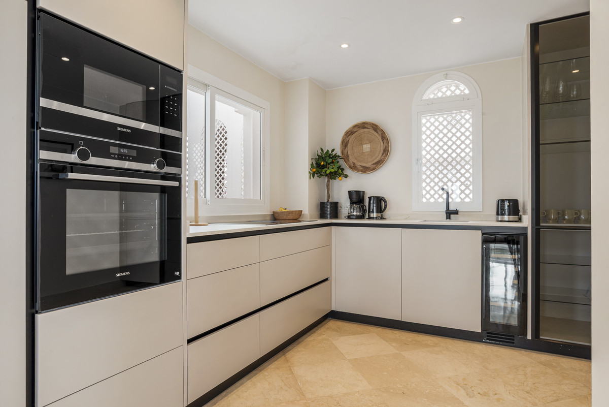 Apartamentos de 3 dormitorios en venta en Milla de Oro – R4722352