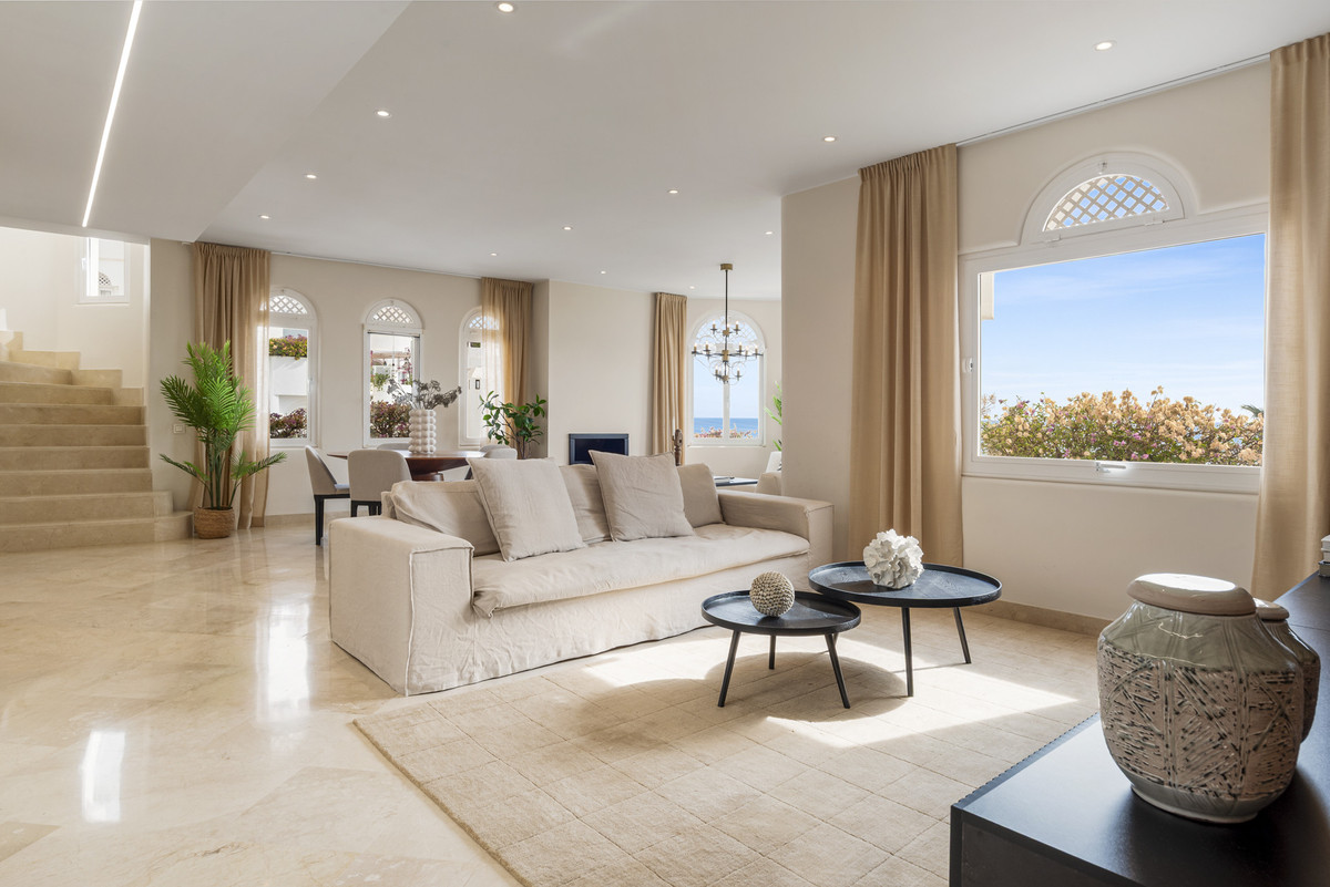 Apartamentos de 3 dormitorios en venta en Milla de Oro – R4722352