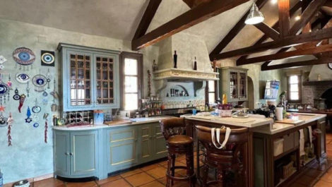 9 bedroom Villas for sale in La Mairena – R4799740