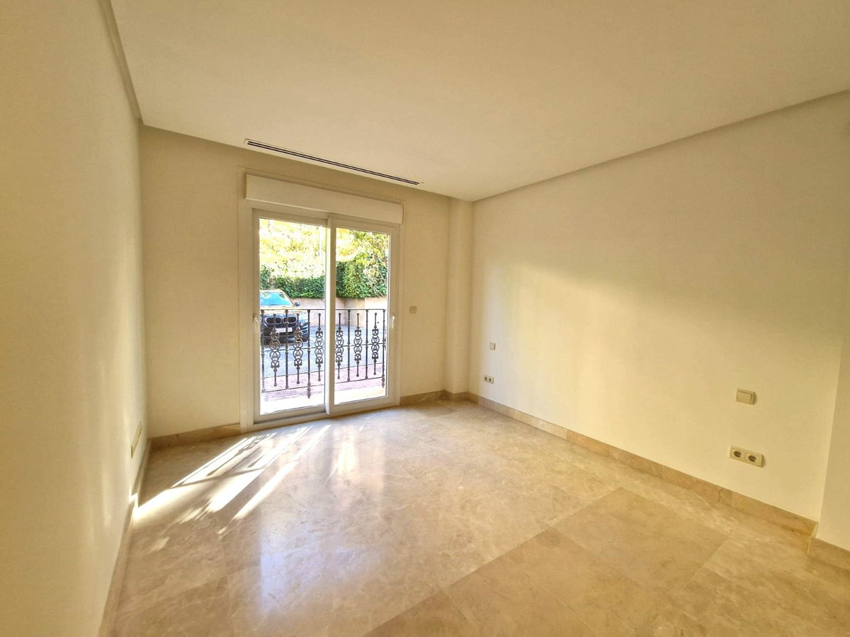 2 bedroom Apartments for sale in Marbella – R5256403