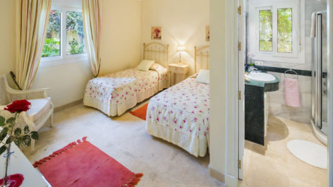 4 bedroom Villas for sale in Elviria – R5251219