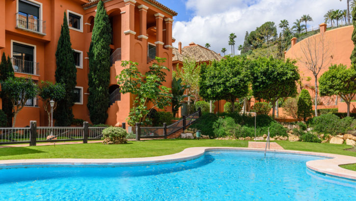 Apartamentos de 2 dormitorios en venta en Monte Halcones – R5236417 en 