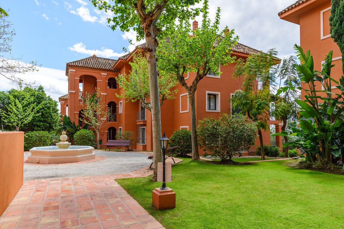 2 bedroom Apartments for sale in Monte Halcones – R5236417