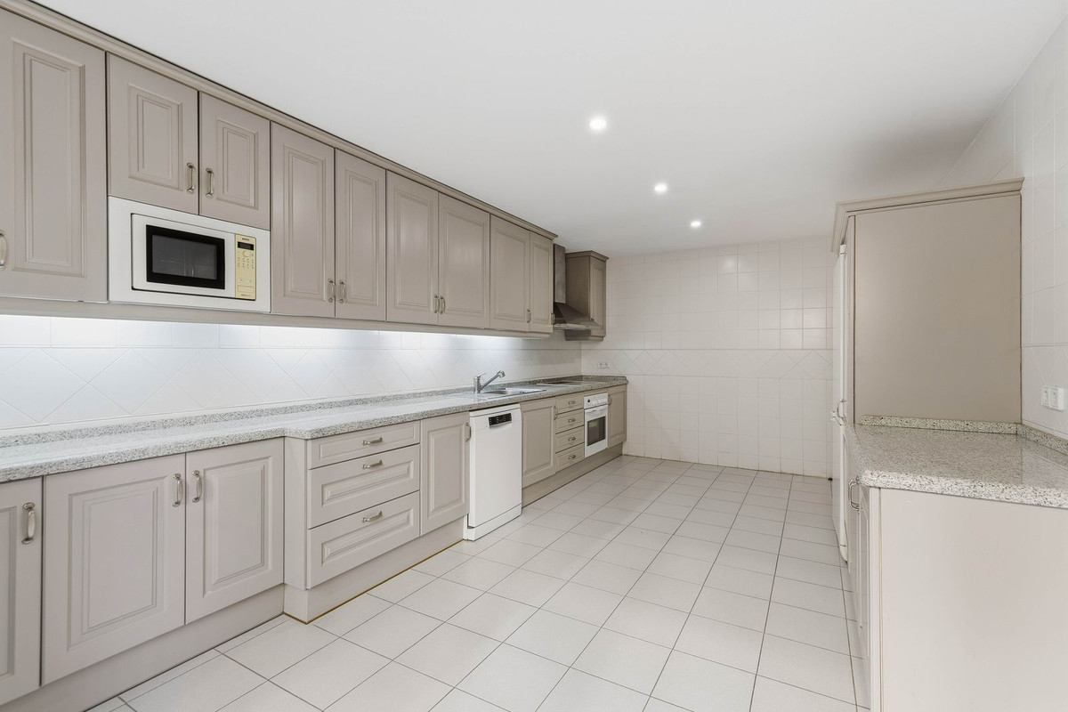 4 bedroom Apartments for sale in Los Arqueros – R5256340