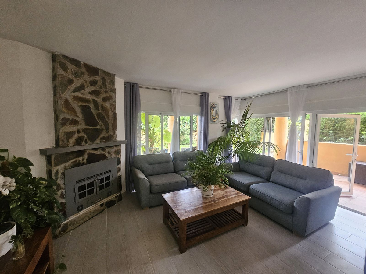 4 bedroom Apartments for sale in Calahonda – R5226442