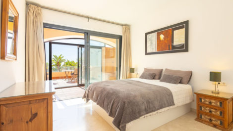 Apartamentos de 2 dormitorios en venta en Calahonda – R5219713