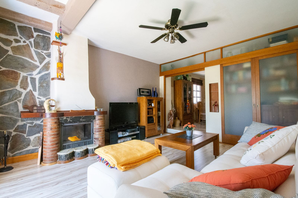 Pareados de 2 dormitorios en venta en Calahonda – R5233555