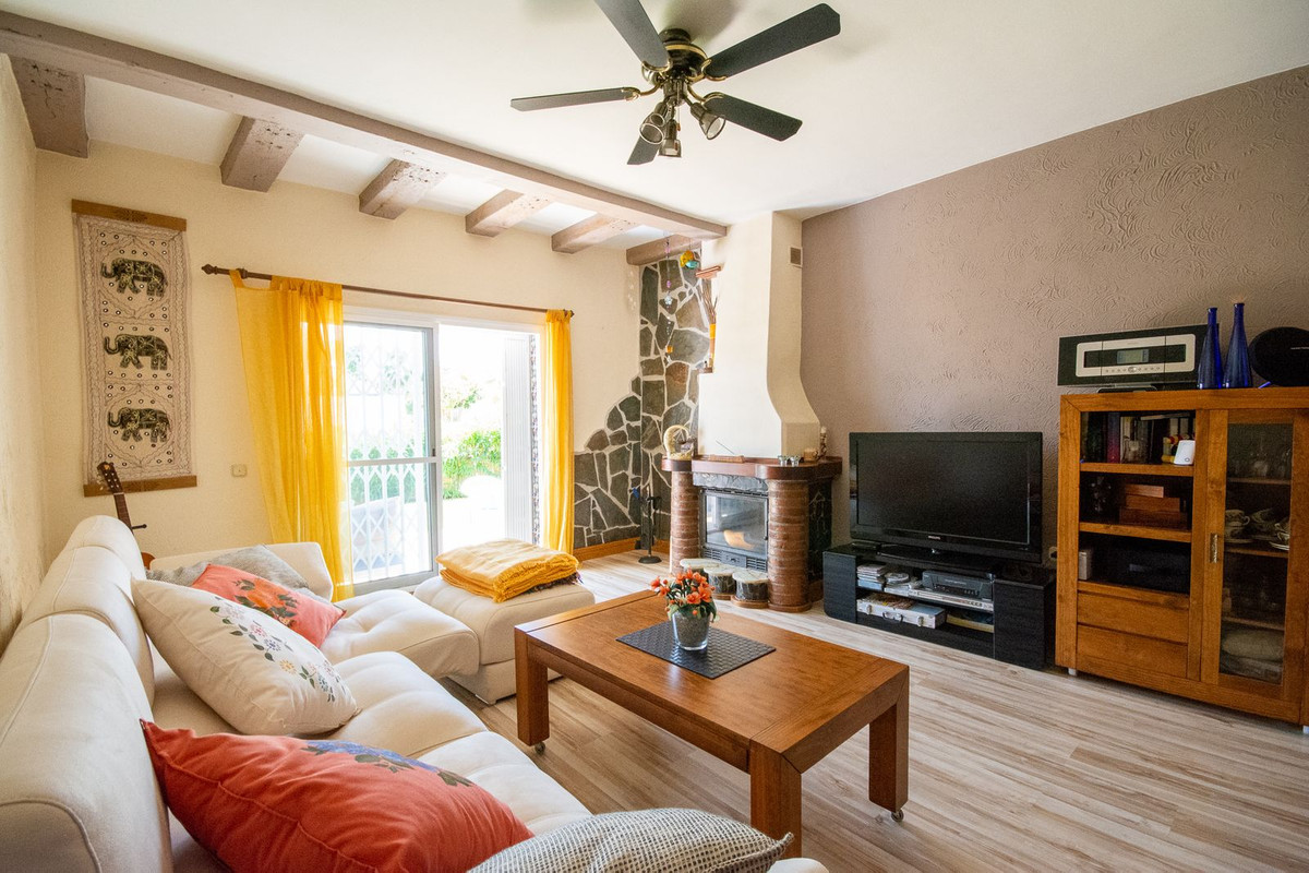 Pareados de 2 dormitorios en venta en Calahonda – R5233555