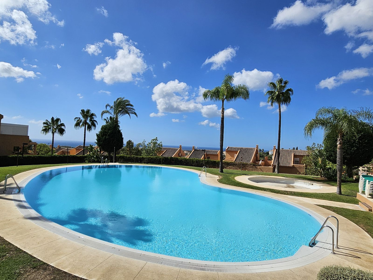 2 bedroom Apartments for sale in Elviria – R4845691