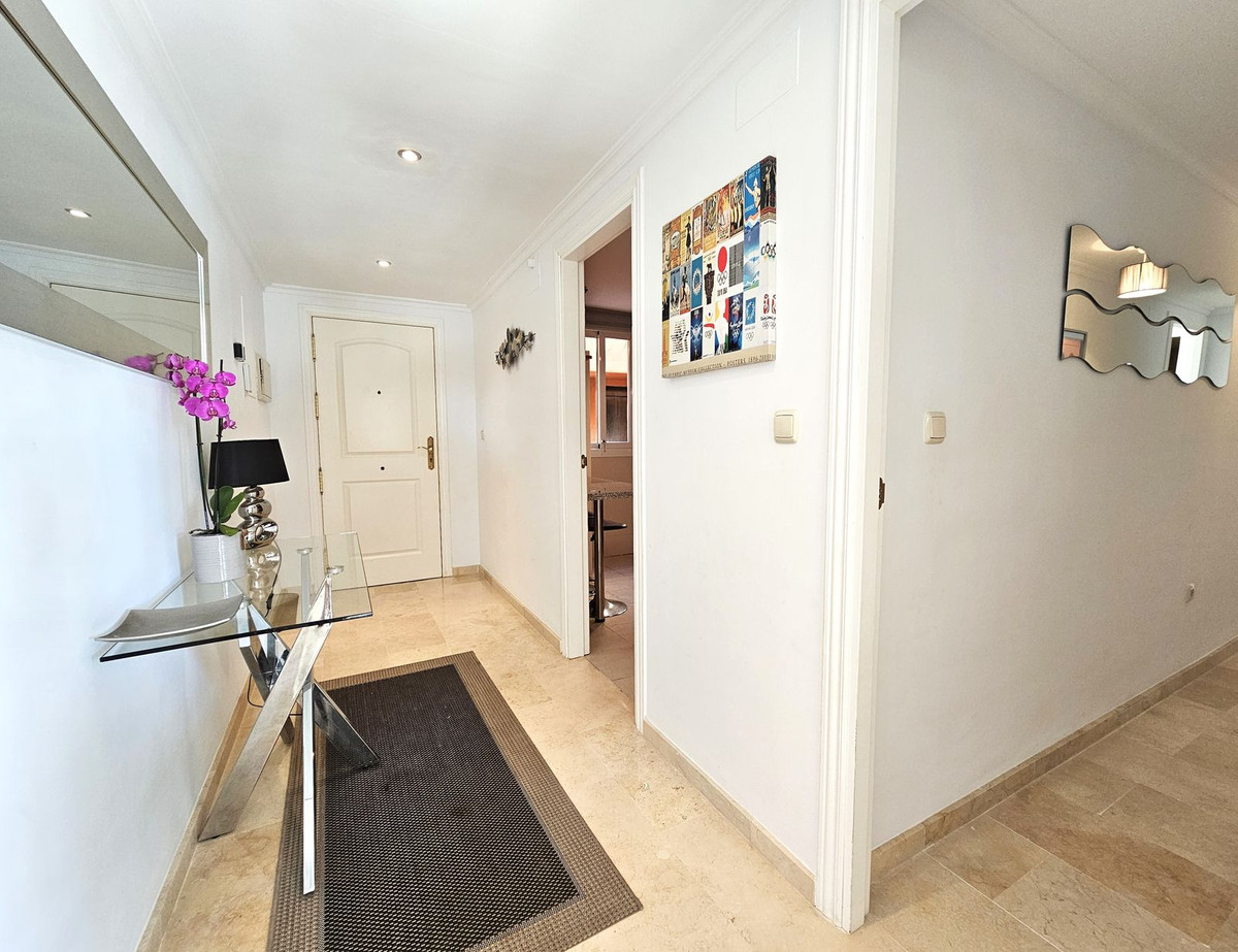 2 bedroom Apartments for sale in Elviria – R4845691