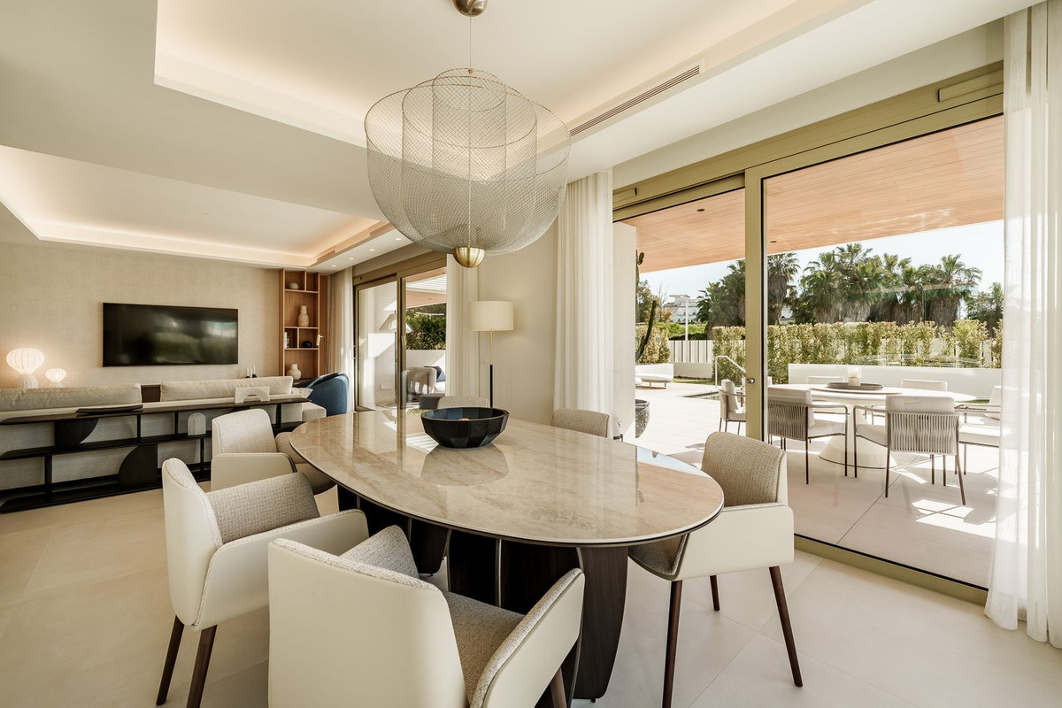 Apartamentos de 4 dormitorios en venta en Milla de Oro – R5058217