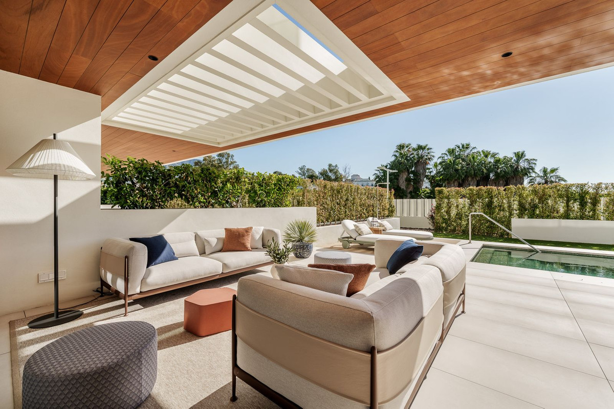 Apartamentos de 4 dormitorios en venta en Milla de Oro – R5058217