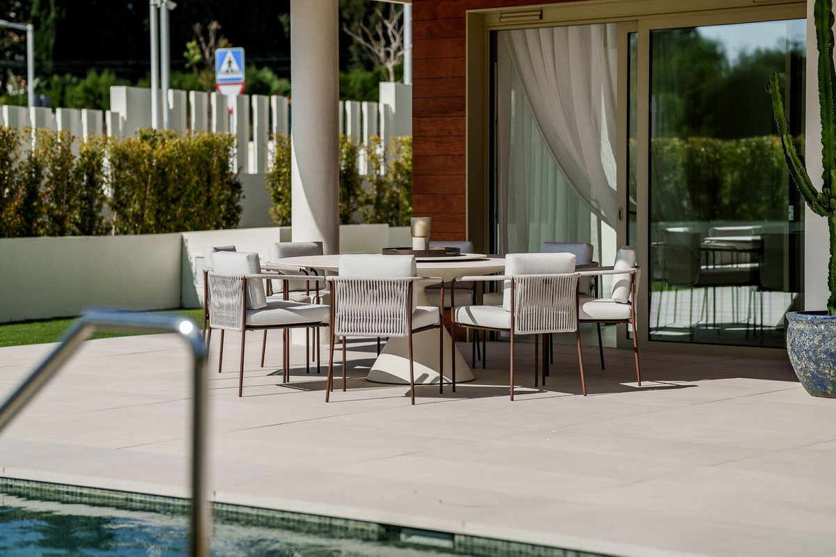 Apartamentos de 4 dormitorios en venta en Milla de Oro – R5058217