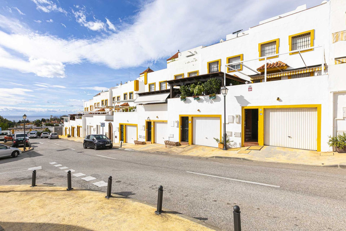 6 bedroom Townhouses for sale in Marbella – R5241871 6 bedroom Townhouses for sale in Marbella – R5241871