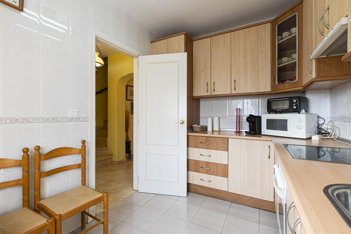 6 bedroom Townhouses for sale in Marbella – R5241871 6 bedroom Townhouses for sale in Marbella – R5241871