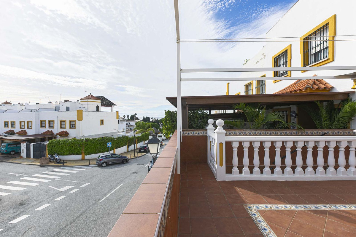 6 bedroom Townhouses for sale in Marbella – R5241871 6 bedroom Townhouses for sale in Marbella – R5241871