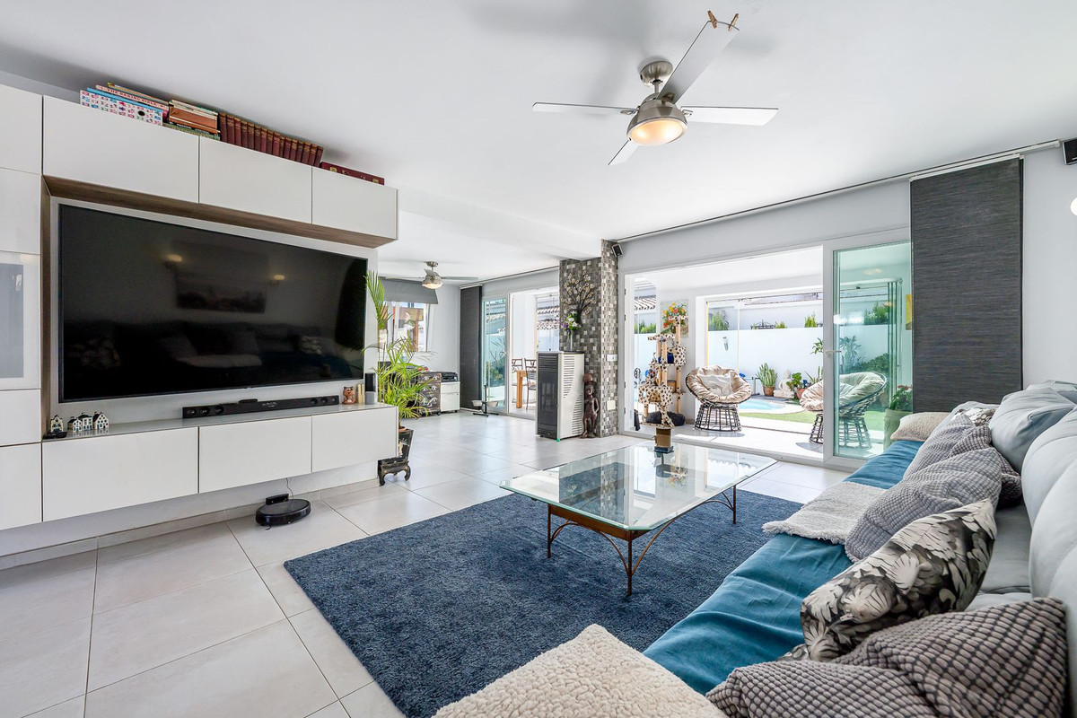 Villas de 3 dormitorios en venta en Atalaya – R5180032