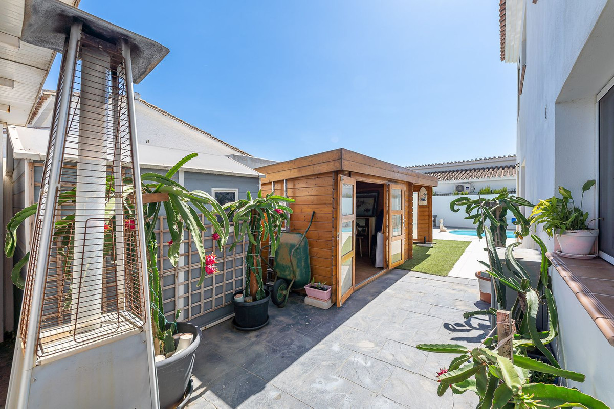 Villas de 3 dormitorios en venta en Atalaya – R5180032