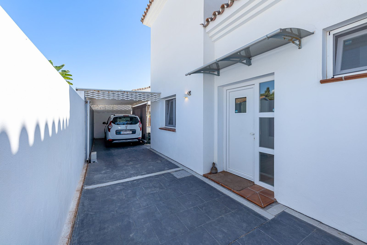 Villas de 3 dormitorios en venta en Atalaya – R5180032