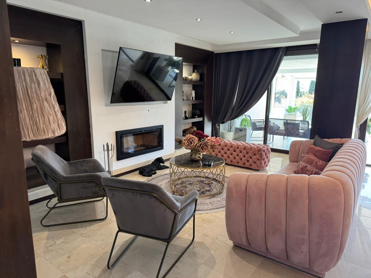 4 bedroom Villas for sale in Marbella – R5222122 4 bedroom Villas for sale in Marbella – R5222122