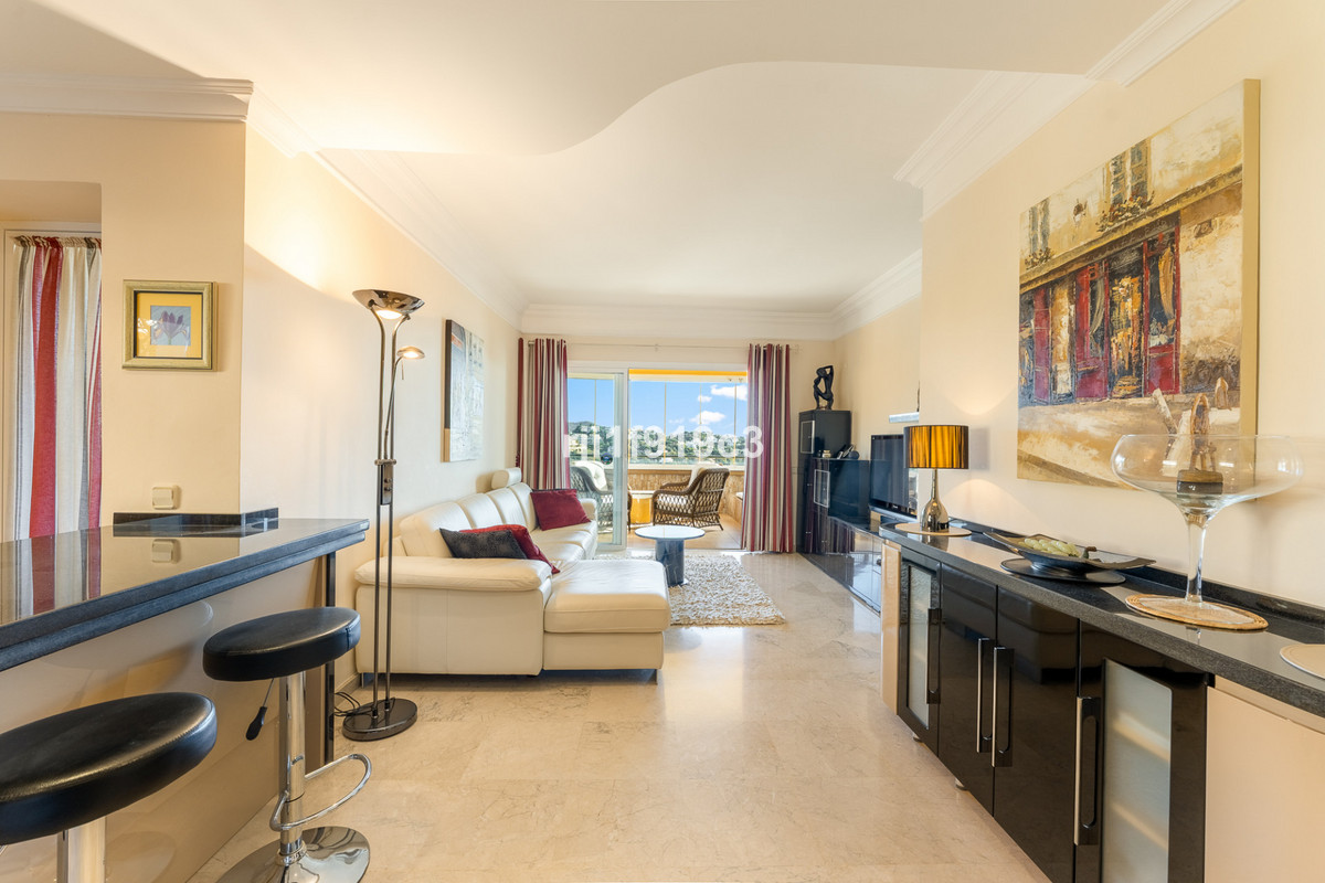 Apartamento de 3 dormitorios en venta en Elviria Hills – R5250313