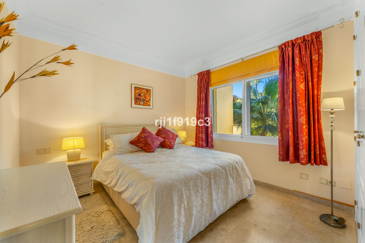 Apartamento de 3 dormitorios en venta en Elviria Hills – R5250313